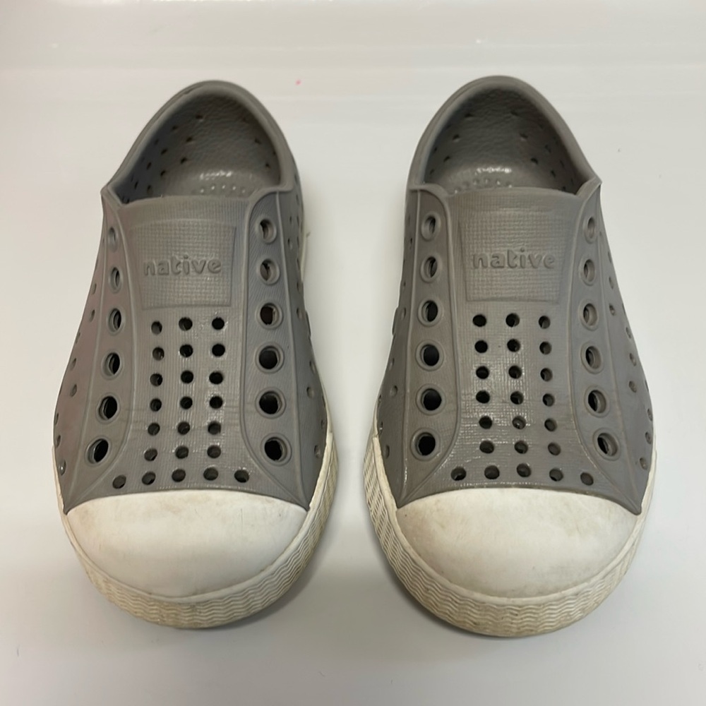 Toddler Native Jefferson shoes grey size C6 medium